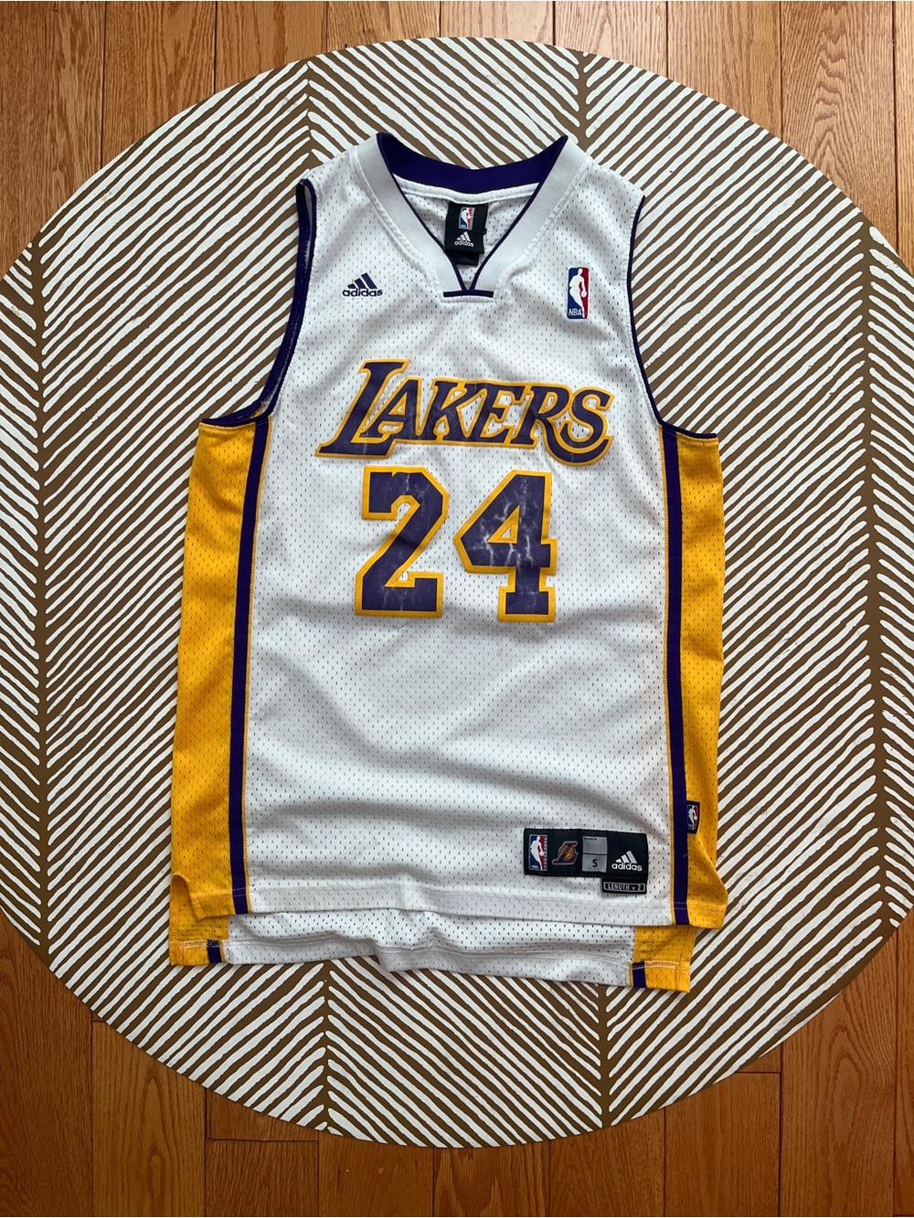 Adidas Vintage Kobe Bryant Jersey 24 (S, length +2)